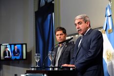 anibal fernandez, axel  kicillof y una foto para bajar tensiones