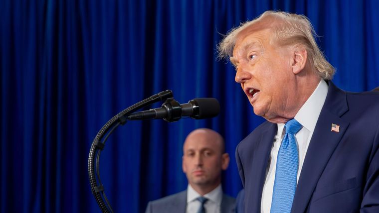 El presidente Trump confirmó que Maduro y Flores se dirigían hacia Nueva York, donde comparecerán ante la justicia.