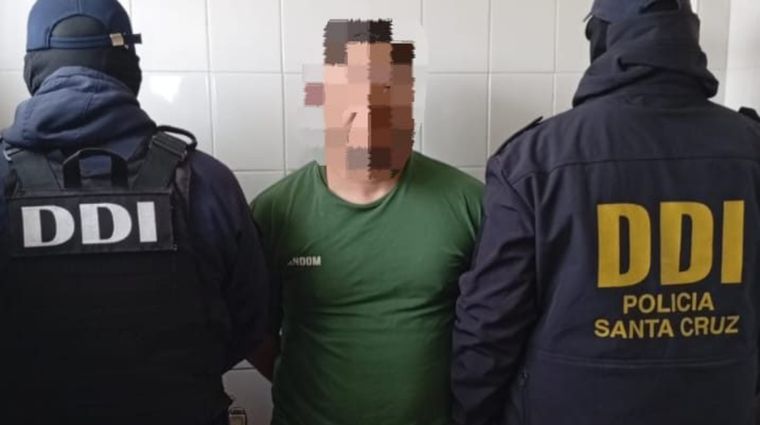 La imagen de Antonio Corzo Jofré detenido en Santa Cruz por el asesinato de su primo. La imagen de Antonio Corzo Jofré detenido en Santa Cruz por el asesinato de su primo.