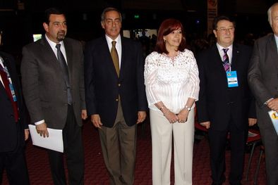 MDZol | Edgardo Fernández, Carlos Ciurca, Víctor Fayad, Silvia Lemos, Miguel Navarro y Pedro Llorente, a momentos de la inauguración del encuentro. Foto: Federico Croce/MDZ