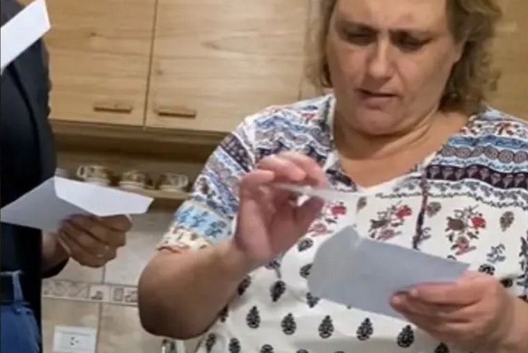 Se hizo viral en Tik Tok el video de una joven que le regaló una entrada a su mamá para ver al cantante y filmó su reacción Foto: Captura de video