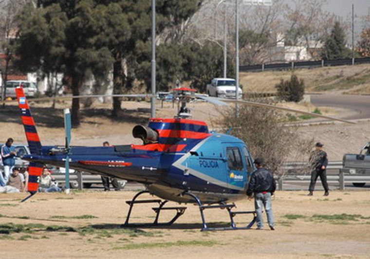 Otra vez los helicópteros de la policía actuaron por una emergencia sanitaria. Foto: Nacho Gaffuri / Archivo