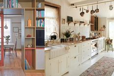 Colores cálidos, madera en todos los ambientes y todo lo que se viene en tendencias decorativas del hogar para otoño Foto: homesandgardens.com