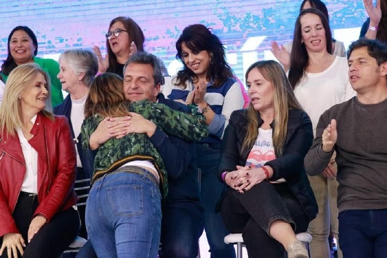 ¿Y Victoria Tolosa Paz? La segunda candidata a diputada nacional de Unión por la Patria se quedó afuera de un plenario de mujeres ayer en Merlo. Foto: Prensa Unión por la Patria