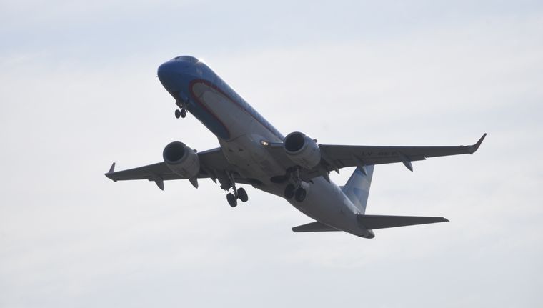 Apa Apla Aeroparque avión vuelos aviones gremio aeronáutico areonáutica austral (2).JPG