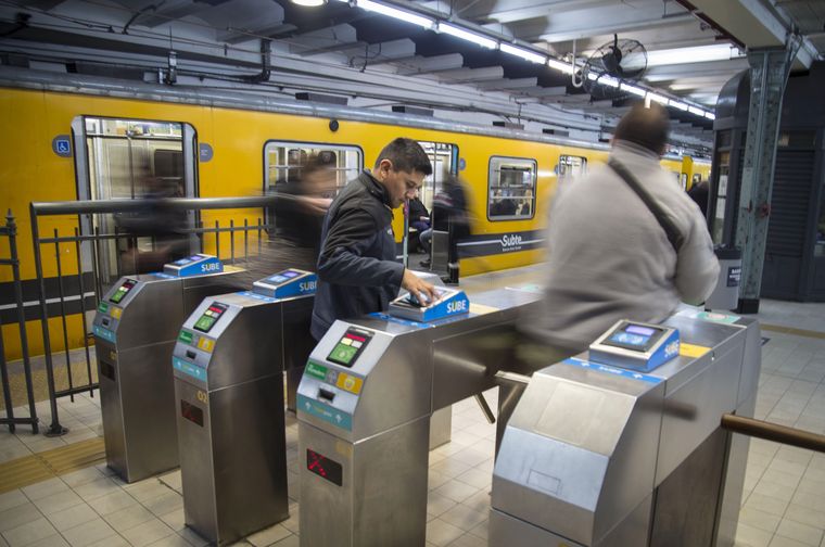La decisión fue tomada por la Asociación Gremial de Trabajadores del Subte y Premetro (AGTSyP), quienes aseguraron apoyar la medida de fuerza de los trabajadores del Hospital Garrahan.