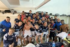 El plantel de la Lepra festejó el triunfazo en el vestuario. Foto: Gentileza: Prensa CSIR El plantel de la Lepra festejó el triunfazo en el vestuario. Foto: Gentileza: Prensa CSIR