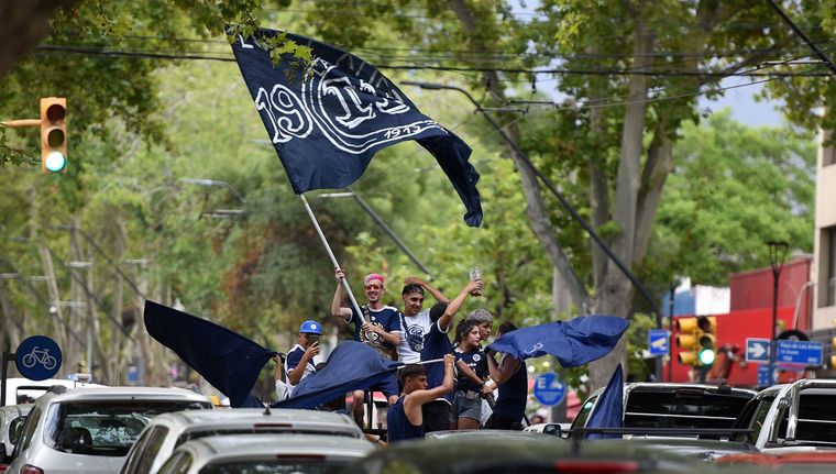 A días del clásico, endurecen medidas de seguridad y aplican Tribuna Segura a hinchas involucrados en un hecho grave. A días del clásico, endurecen medidas de seguridad y aplican Tribuna Segura a hinchas involucrados en un hecho grave.