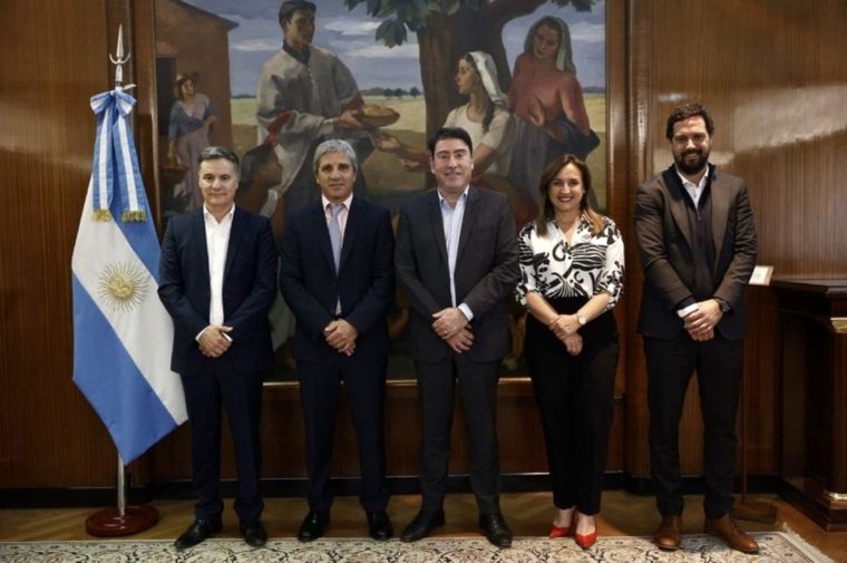 Funcionarios y autoridades de Renault participaron del importante anuncio de la automotriz. Foto: Renault