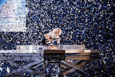 La emblemática banda brilló en la gran ciudad. La emblemática banda brilló en la gran ciudad.