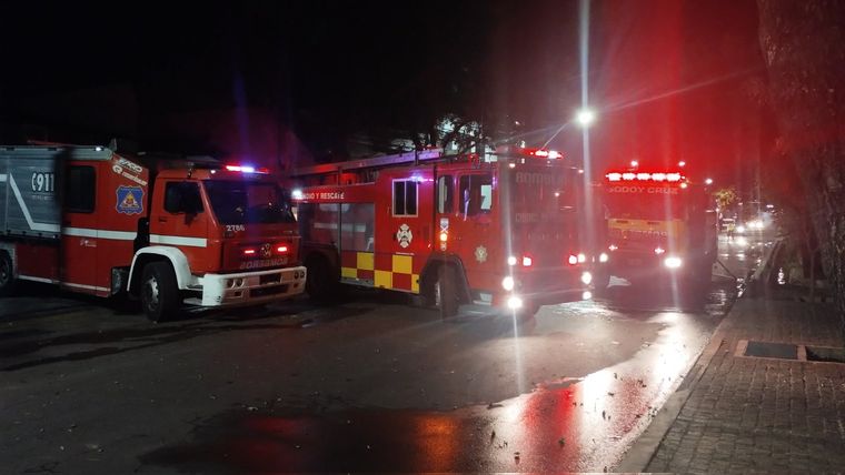 Las primeras investigaciones sugieren que el fuego se originó en una estufa a leña Foto: archivo