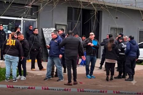 Una violenta pelea en una carnicería de Escobar entre el dueño y un herrero, finalizó con ambos muertos. Una violenta pelea en una carnicería de Escobar entre el dueño y un herrero, finalizó con ambos muertos.