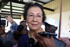 quien es jennifer simons, la primera presidente de surinam, uno de los paises mas pobres de sudamerica y que recientemente descubrio grandes reservas de petroleo quien es jennifer simons, la primera presidente de surinam, uno de los paises mas pobres de sudamerica y que recientemente descubrio grandes reservas de petroleo