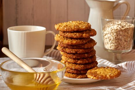 Receta simple y rápida para preparar galletas de avena y miel: crujientes y nutritivas. Receta simple y rápida para preparar galletas de avena y miel: crujientes y nutritivas.