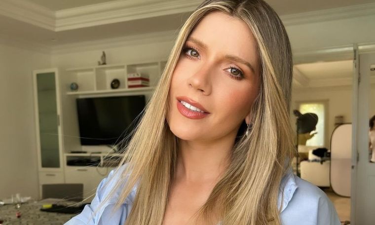 Laurita Fernández celebró su cumpleaños número 33 La conductora y bailarina compartió un momento muy especial con su novio y su perrita Foto: @holasoylaurita