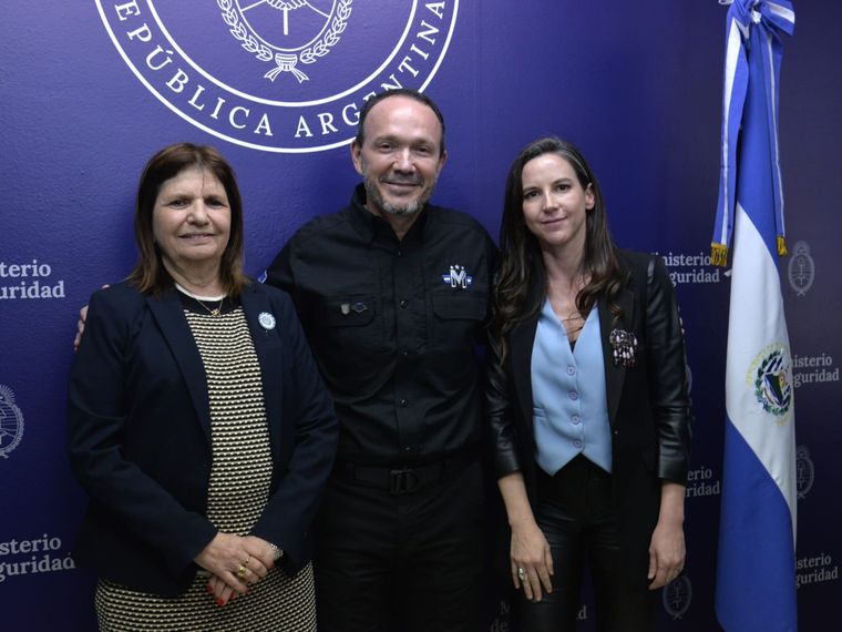 Patricia Bullrich, ministra de Seguridad de la Nación; Gustavo Villatoro, su par de El Salvador y Mercedes Rus, ministra de Seguridad de Mendoza Foto: Gobierno