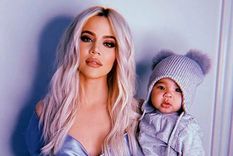 Khloé Kardashian junto a su hija True, hace cuatro años.
