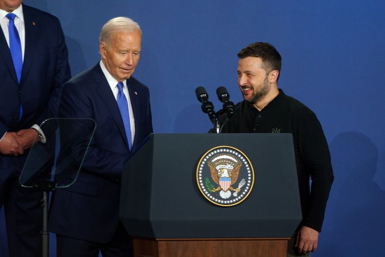 Biden se confundió y terminó nombrando al enemigo número uno de Zelenski a la hora de presentarlo Foto: EFE