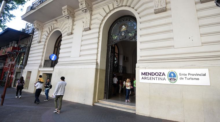 Turismo dejó el edificio patrimonial de calle San Martín y solo funcionarán tres oficinas allí Foto: ALF PONCE / MDZ