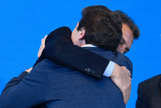 gustavo melella gano en tierra del fuego y sergio massa lo abrazo virtualmente tras la reeleccion