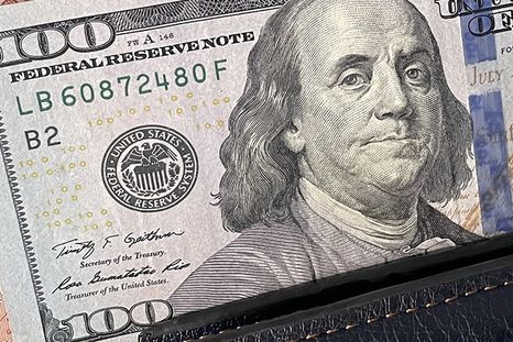 Los plazos fijos en dólares vuelven a ser una opción para quienes prefieren resguardar sus ahorros sin correr riesgos. Los plazos fijos en dólares vuelven a ser una opción para quienes prefieren resguardar sus ahorros sin correr riesgos.