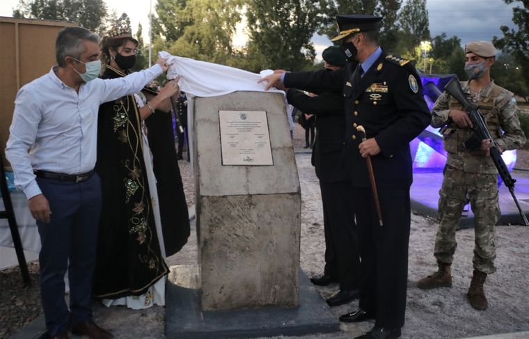 Guadalupe Althabe, Sebastián Bragagno y Roberto Munives. Foto: Municipalidad Luján de Cuyo