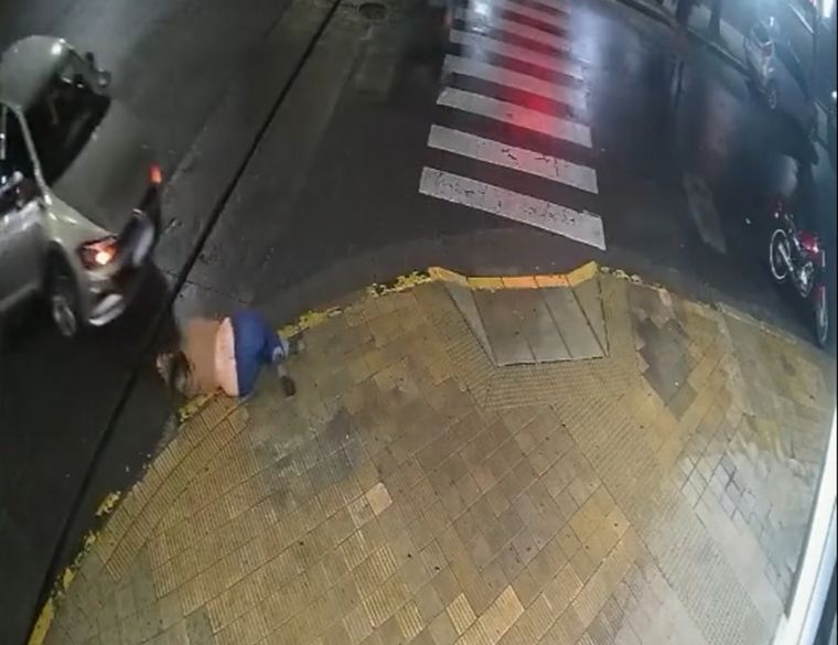 Una de las mujeres quedó tendida en el piso