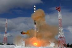 El lanzamiento del misil balístico intercontinental pesado ruso Sarmat, desde el cosmódromo de Plesetsk en la región de Arjángelsk, el 30 de marzo de 2018.