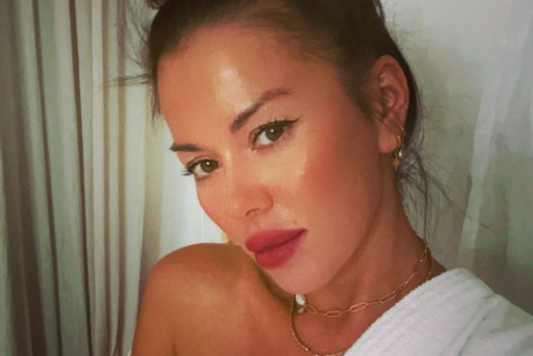 KARINA JELINKE VISITÓ EL HOTEL DE LOS FAMOSOS. LA MODELO CONTÓ AHÍ DETALLES DE SU BEBÉ EN CAMINO.