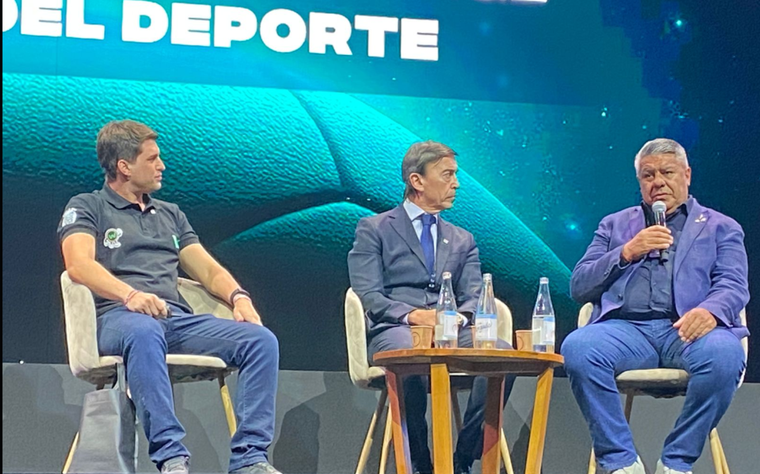 El presidente de la AFA estuvo presente en la primera edición de la Devconnect en Argentina.