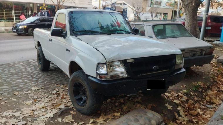 La camioneta Ford Ranger implicada en el atropello de la madrugada de este sábado.