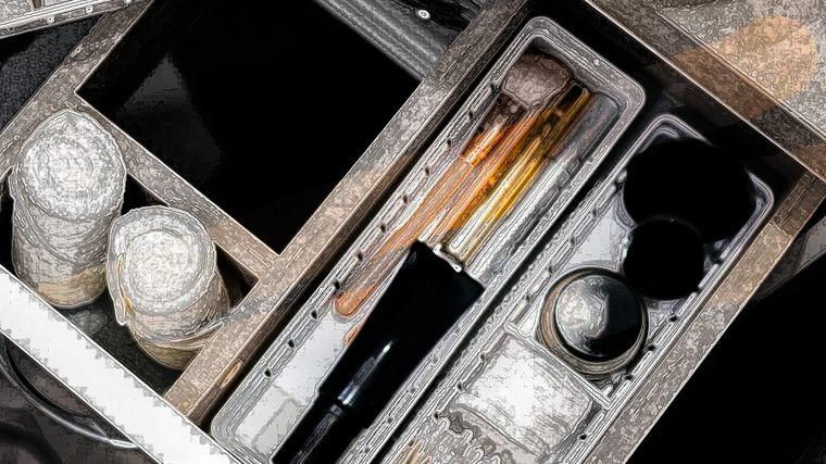 Crear zonas dentro de los cajones ayuda a evitar el desbordamiento y permite ver todo de un vistazo, evitando objetos repetidos. Foto publicada en homesandgardens.com.