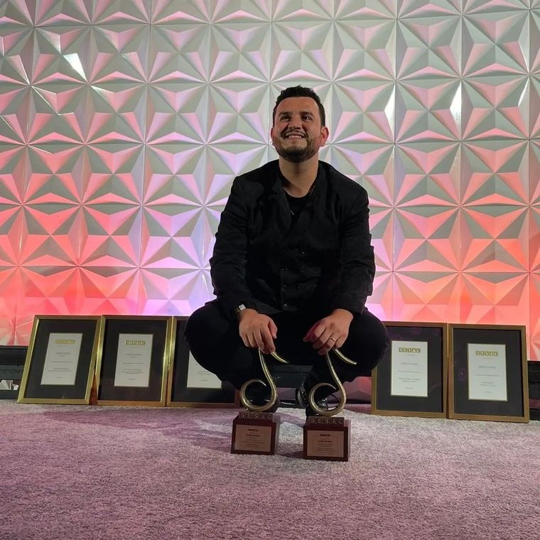 Edén Muñoz nació el 25 de septiembre de 1990 en Los Mochis, México.