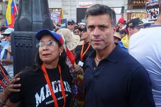 El líder opositor venezolano, Leopoldo López (d), durante una concentración contra Nicolás Maduro. Foto: DPA