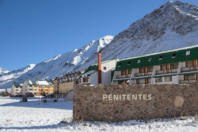 MDZol | penitentes turistas ski nieve familia amigos (6).jpg