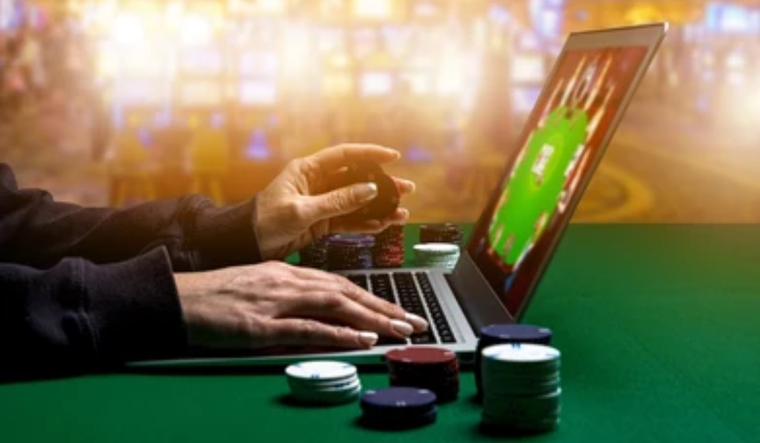 Cada vez más adolescentes quedan atrapados en el círculo de las apuestas online. Foto: Shutterstock