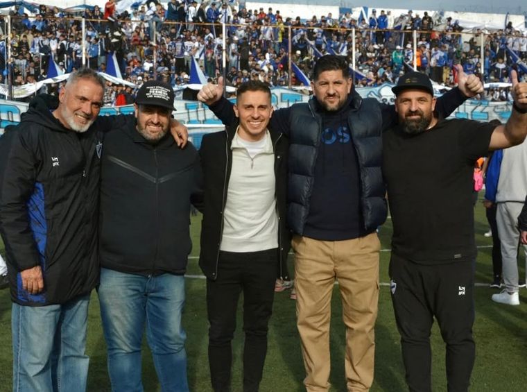 Agustín Orión, en su rol de presidente de Midland, junto a los otros dirigentes, entre ellos su hermano Sebastián y el Huevo Rondina. Agustín Orión, en su rol de presidente de Midland, junto a los otros dirigentes, entre ellos su hermano Sebastián y el Huevo Rondina.