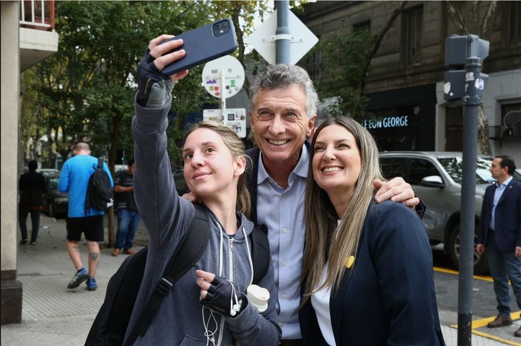 Mauricio Macri y Silvia Lospennato al frente de la campaña del PRO. Foto: Cuenta de X @proargentina