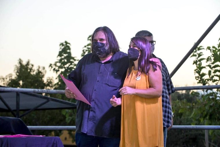 Roberto Baradel junto a Carina Sedano en la asunción de autoridades del SUTE Foto: Twitter @RobiBaradel
