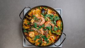 La paella es el plato emblema de España. Te contamos todos los secretos para que puedas hacerla en tu casa. Foto: Unsplash