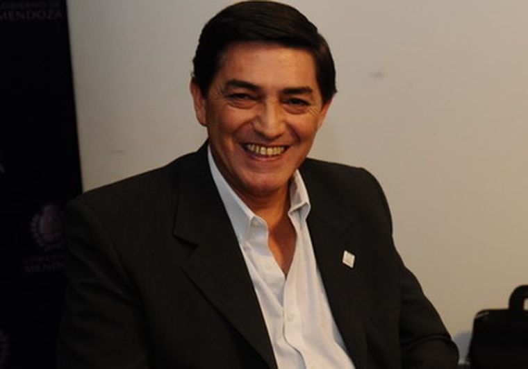 El secretario comentó que el sábado se estrenará en Mendoza la película sobre la vida de Belgrano. Foto: Alf Ponce / MDZ