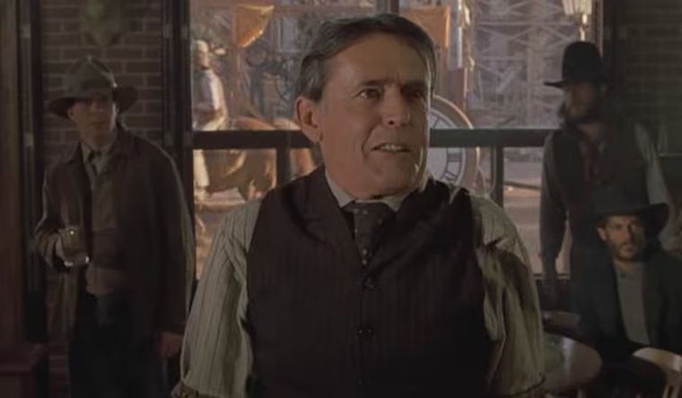 El artista destacó en "Brubaker" junto a Robert Redford, en un papel aclamado por la crítica. El artista destacó en "Brubaker" junto a Robert Redford, en un papel aclamado por la crítica.