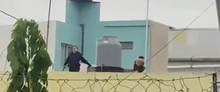 Balearon a una policía en Moreno y esta grave Foto: captura video