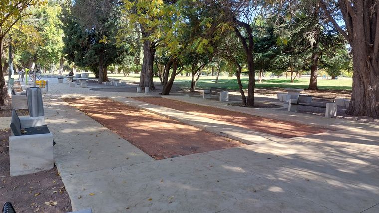 La cancha de tejo del Parque de los Abuelos frente a la residencia Santa Marta. La cancha de tejo del Parque de los Abuelos frente a la residencia Santa Marta.
