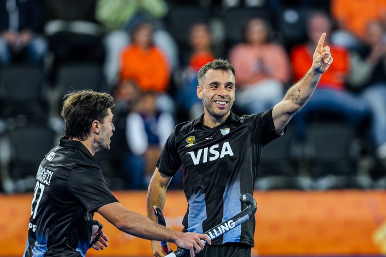 Tomás Domene estuvo intratable y marcó un hat-trick para la gran victoria de Los Leones Tomás Domene estuvo intratable y marcó un hat-trick para la gran victoria de Los Leones