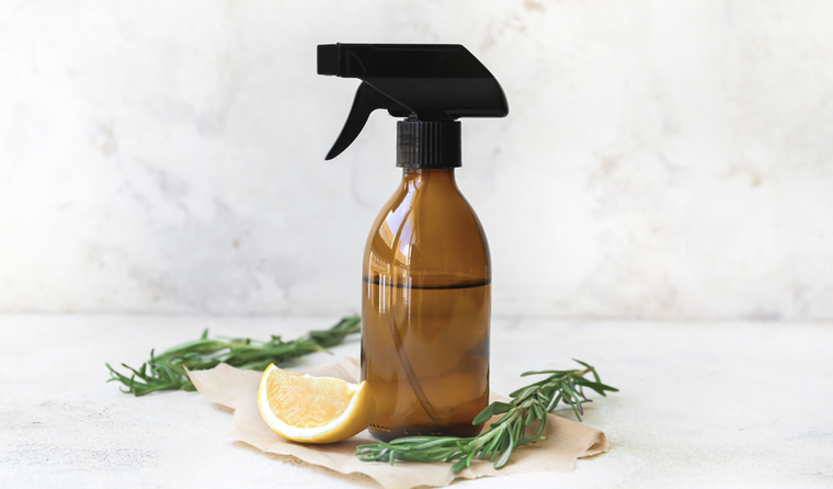 Muchos productos del hogar sirven como poderosos ingredientes de limpieza. Foto: Shutterstock