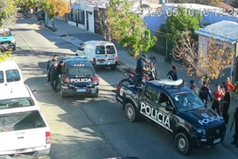 El sospechoso fue detenido tras una persecución policial. El sospechoso fue detenido tras una persecución policial.