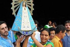 que hizo el papa mientras se celebraba la misa argentina
