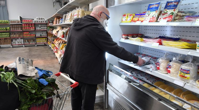 La canasta básica total en Argentina cuesta 111 mil pesos. Pero no incluye el alquiler o la cuota de una casa. Foto: Télam