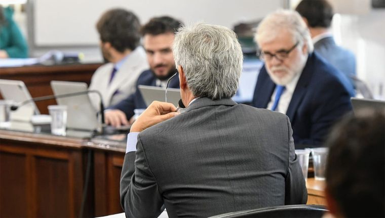 Bento en una de las audiencias en Tribunales Federales. De frente, Fragueiro Frías, su abogado defensor Foto: Alf Ponce Mercado/MDZ